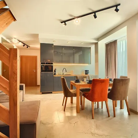 Royal 200 M Do Wyciagu Щирк